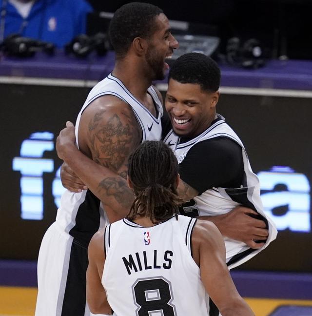 回球或网前 回球或网前